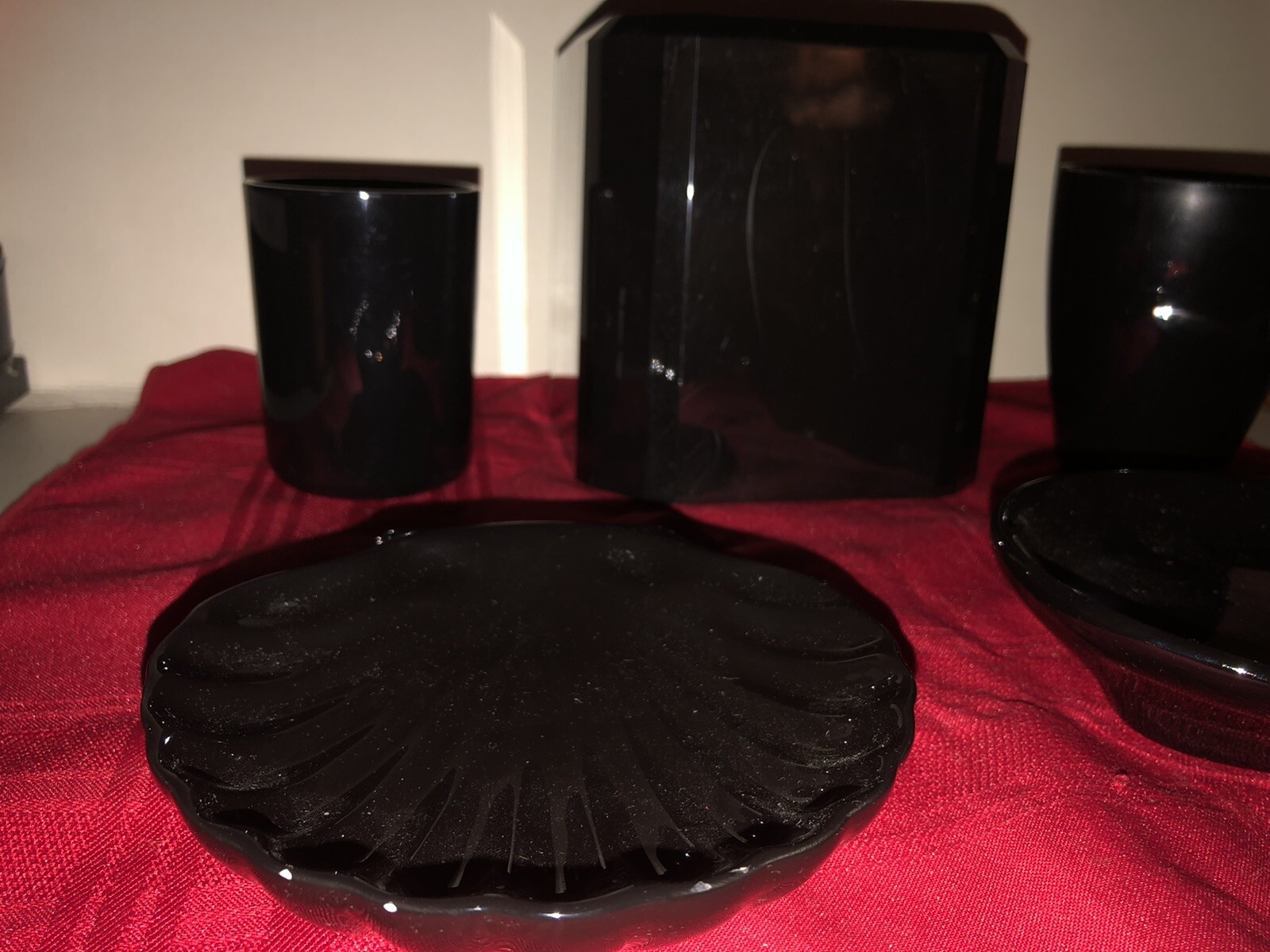 BLACK 5PC BATHROOM SET TISSUE COVER TOOTHBRUSH CUPS SHELL SHAPED SOAP HOLDER