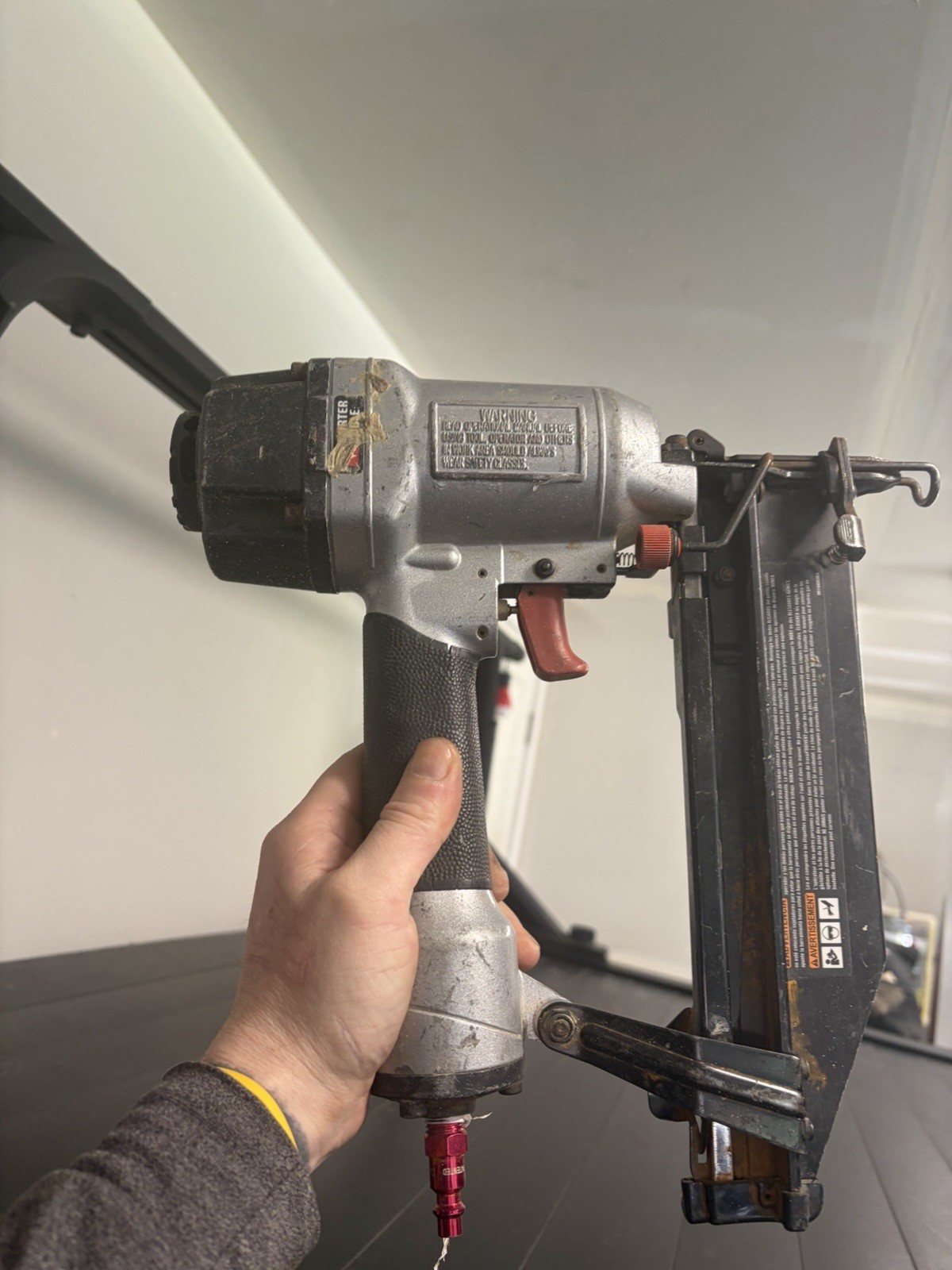 Porter Cable FN250SB Pneumatic 16g  Straight Finish Nailer 1" To 2 1/2"- D15