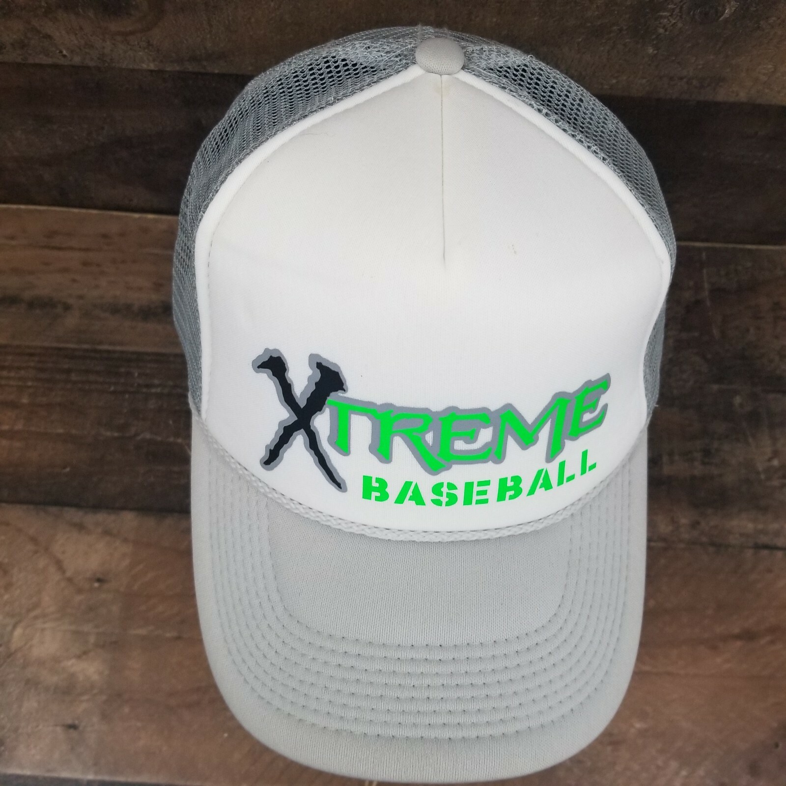 X-Treme Baseball Cap Snapback one size Grey and White Mesh Back