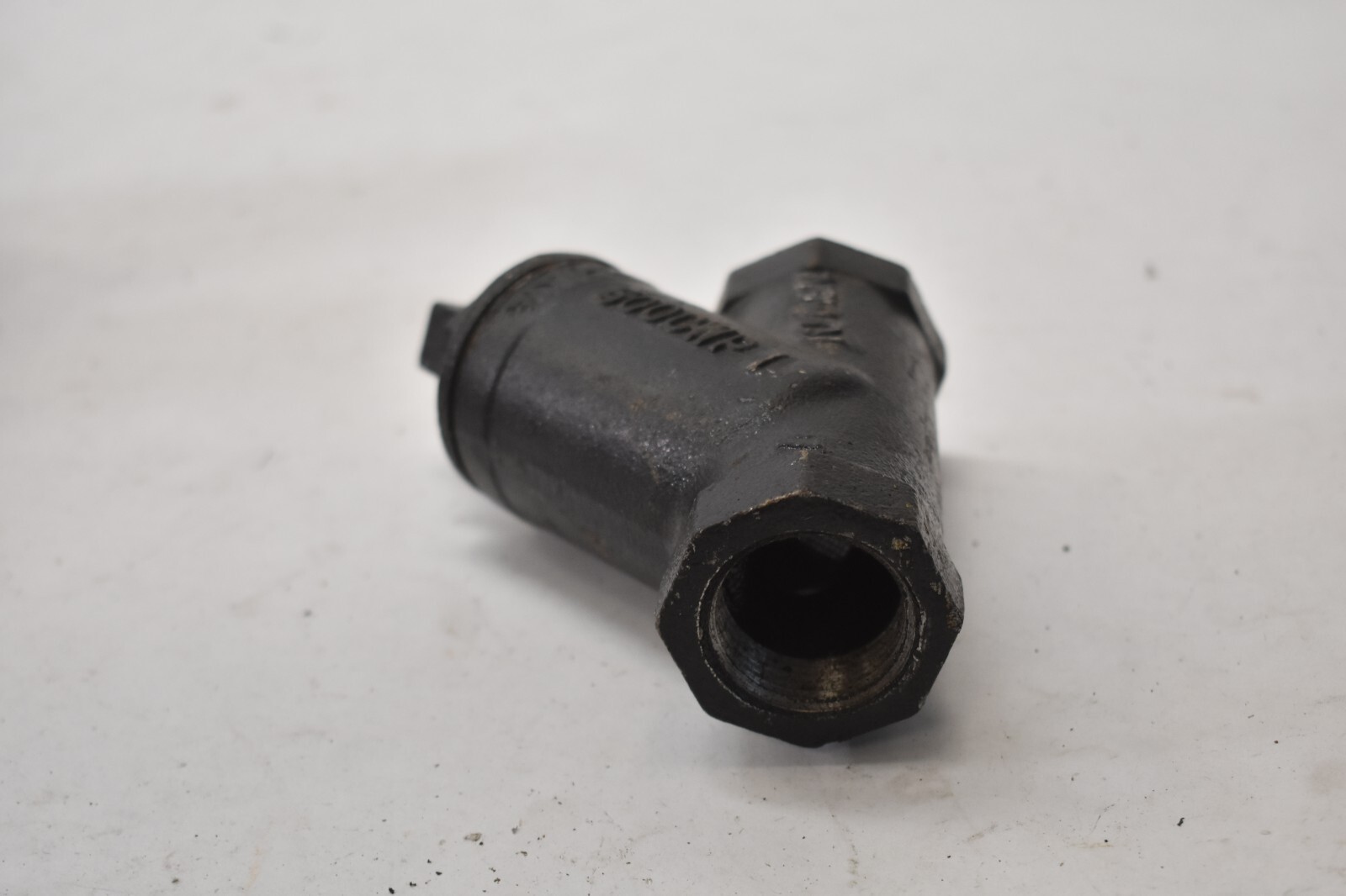Legend Valve 1" Pipe Y Strainer 500 CWP Threaded Fitting Cast Iron