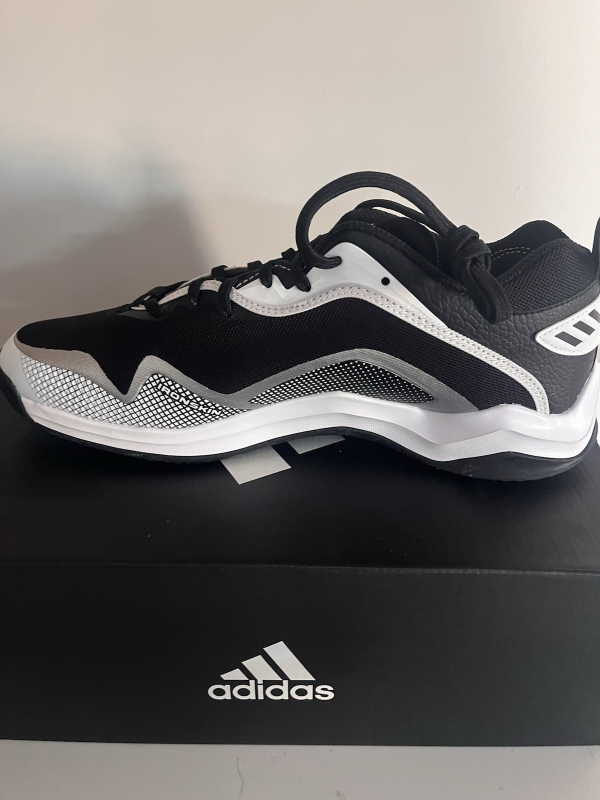 Adidas Men's Icon 6 Turf Black/White (EG7608) Size 11.5
