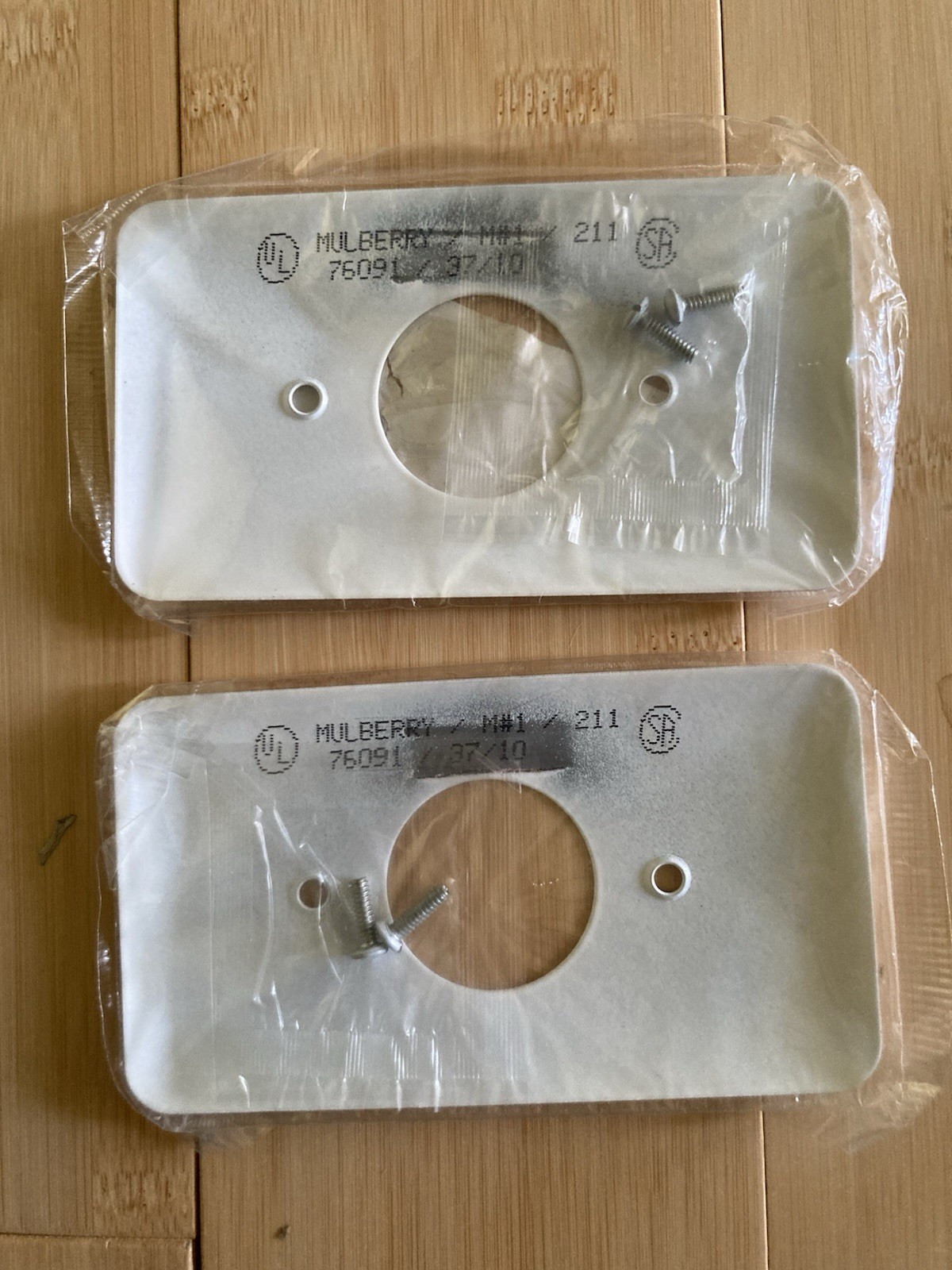 (2 pc) Mulberry 1 Gang Single Receptacle Wall Plate White Metal 76091