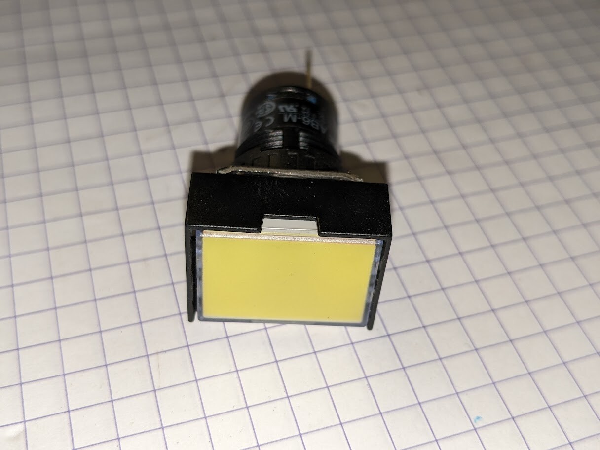 NEW IDEC AB6-M  MOMENTARY RECTANGULAR YELLOW NON-ILLUMINATED PUSHBUTTON