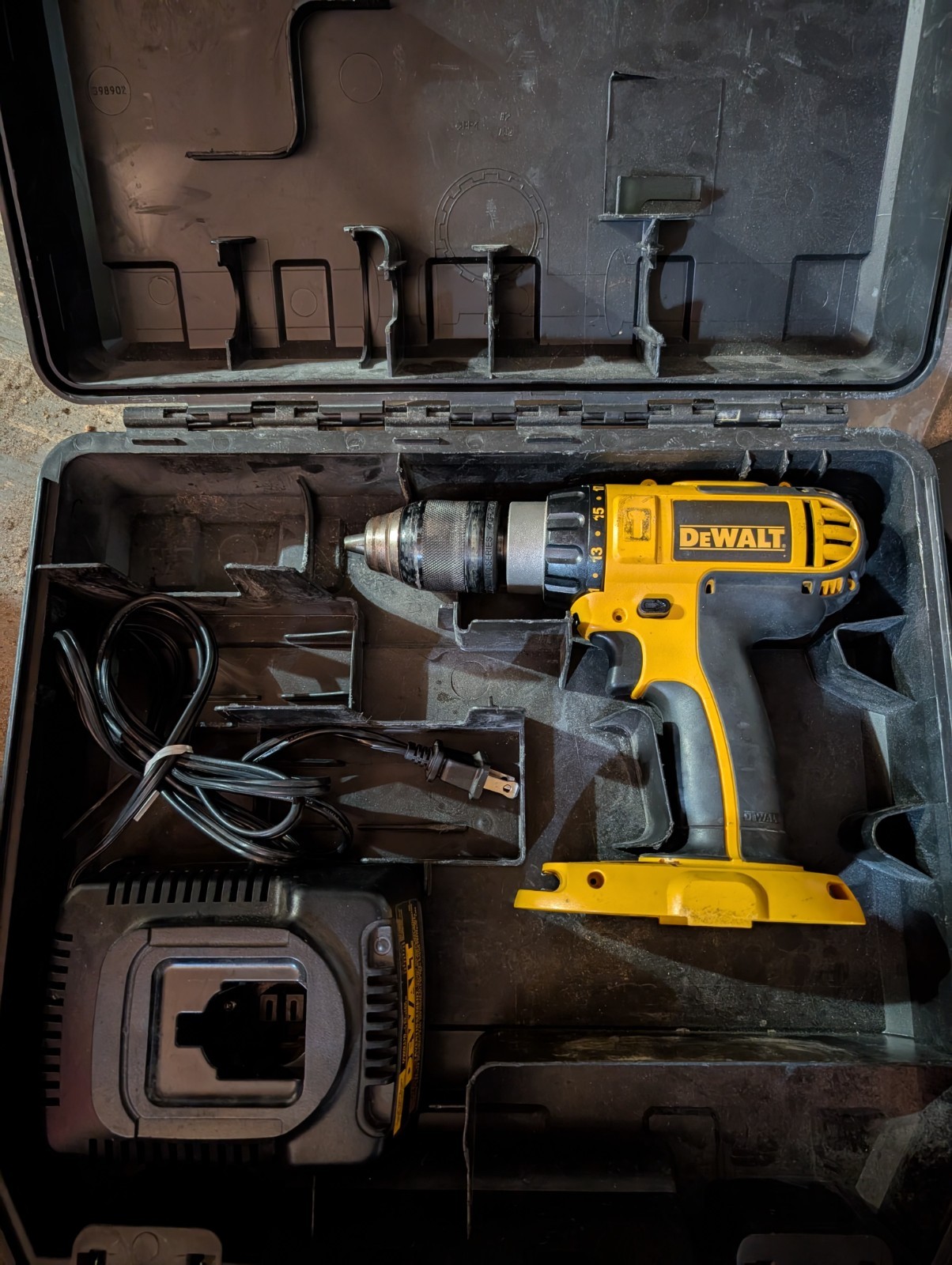 DeWalt DC725 1/2" Cordless Hammerdrill Drill 18V 2 Speed Tool CHARGER & BOX