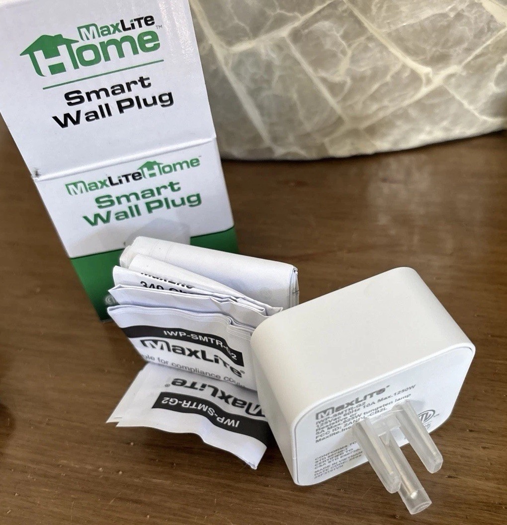 MaxLite WiFi Smart Wall Plug (Google and Alexa Compatible) NEW IN BOX