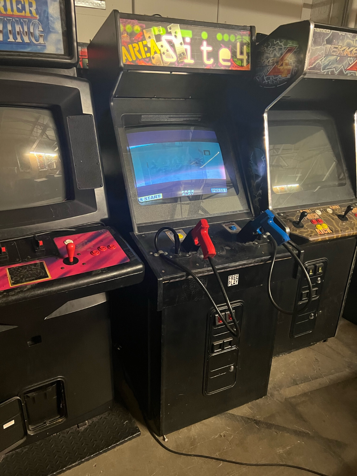 SITE 4 ARCADE MACHINE by ATARI 1998 (AREA 51)