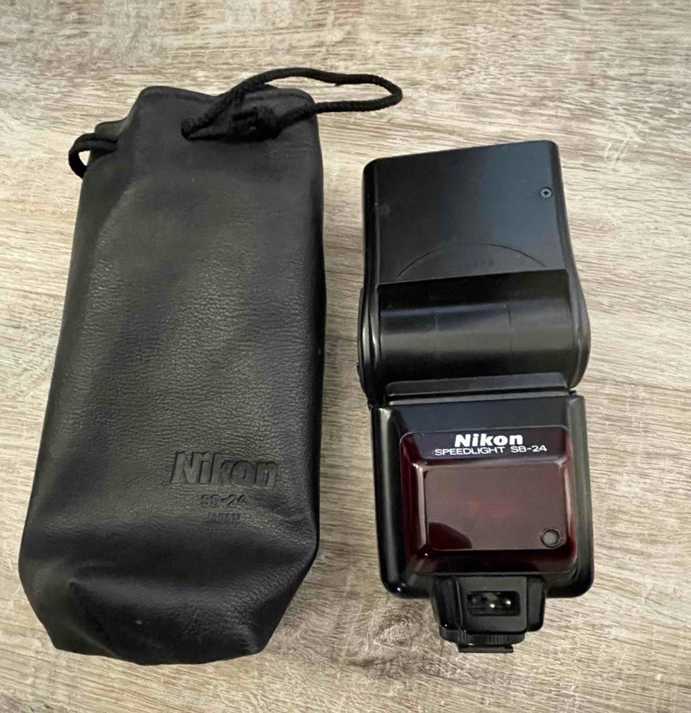 Nikon SPEEDLIGHT SB-24 Flash and Bag Tested Works Great! Very Good Condition