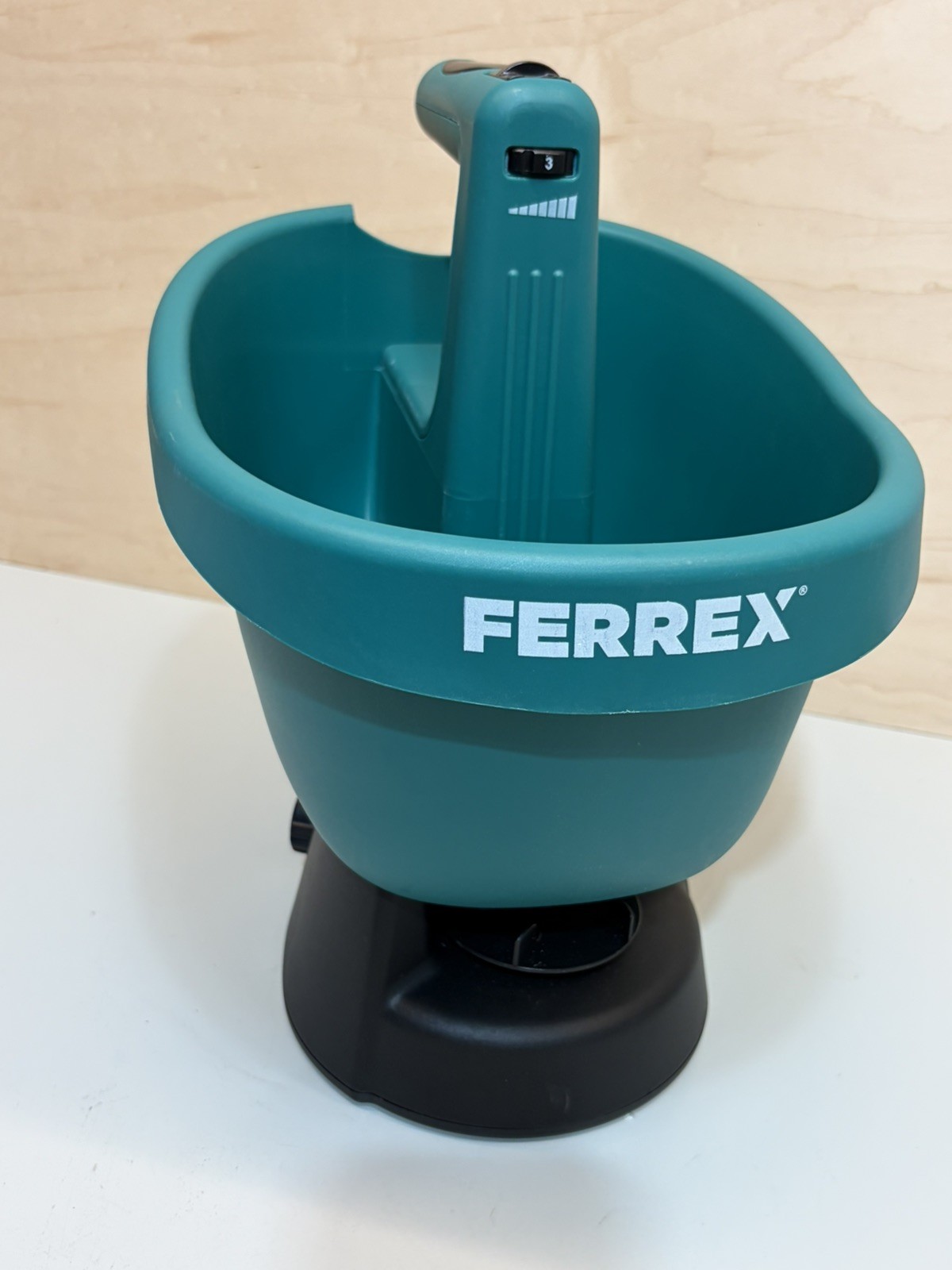 Ferrex Handheld Electric Seeder Fertilizer Weeder Seed Spreader NEW