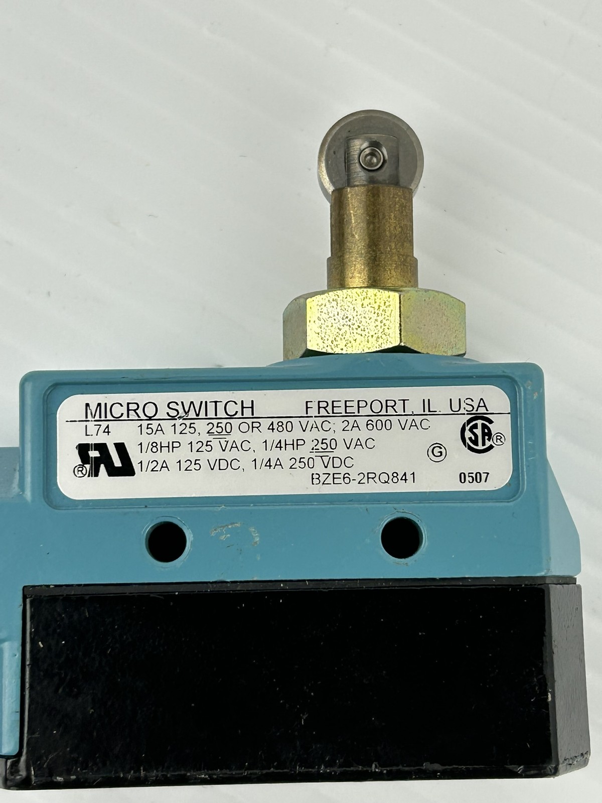 Honeywell BZE6-2RQ841 Micro Limit Switch with Roller