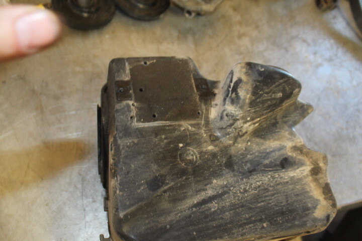 2002 POLARIS RMK 800 EDGE AIR CLEANER FILTER BOX AIRBOX #9746