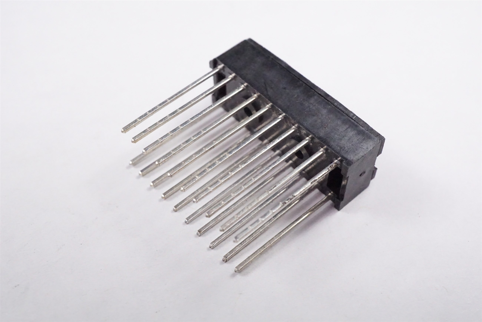 C8120-04 Texas Instruments DIP Socket 20 Pos Wire Wrap 0.1" Pitch 0.67 Tail Tin