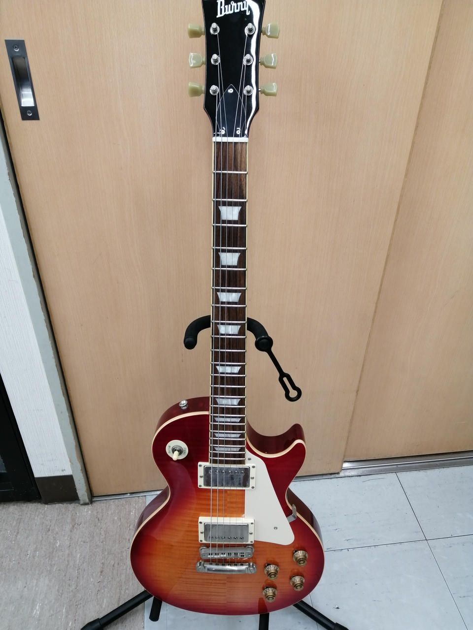 BUNNY Electric Guitar Les Paul Used