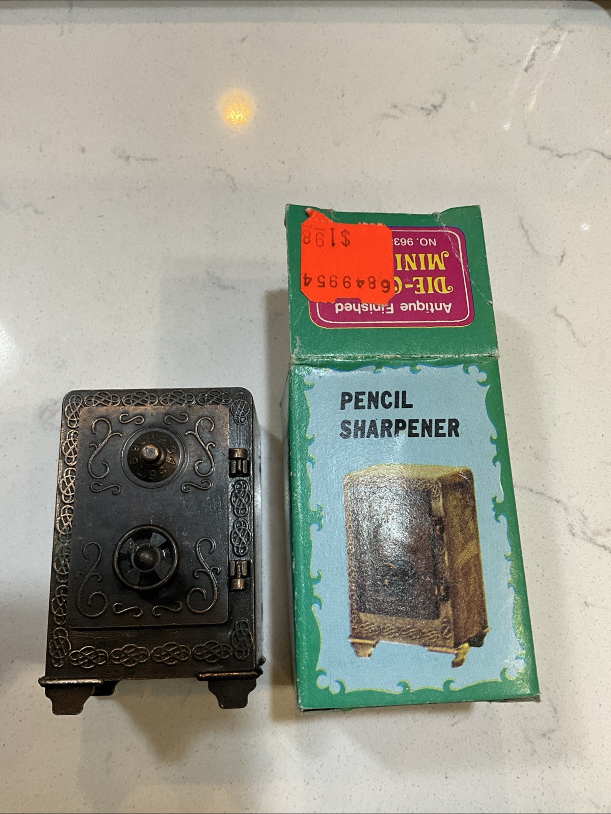 Vintage Die Cast Pencil Sharpener Safe No 9638 With Box.   PS1-28