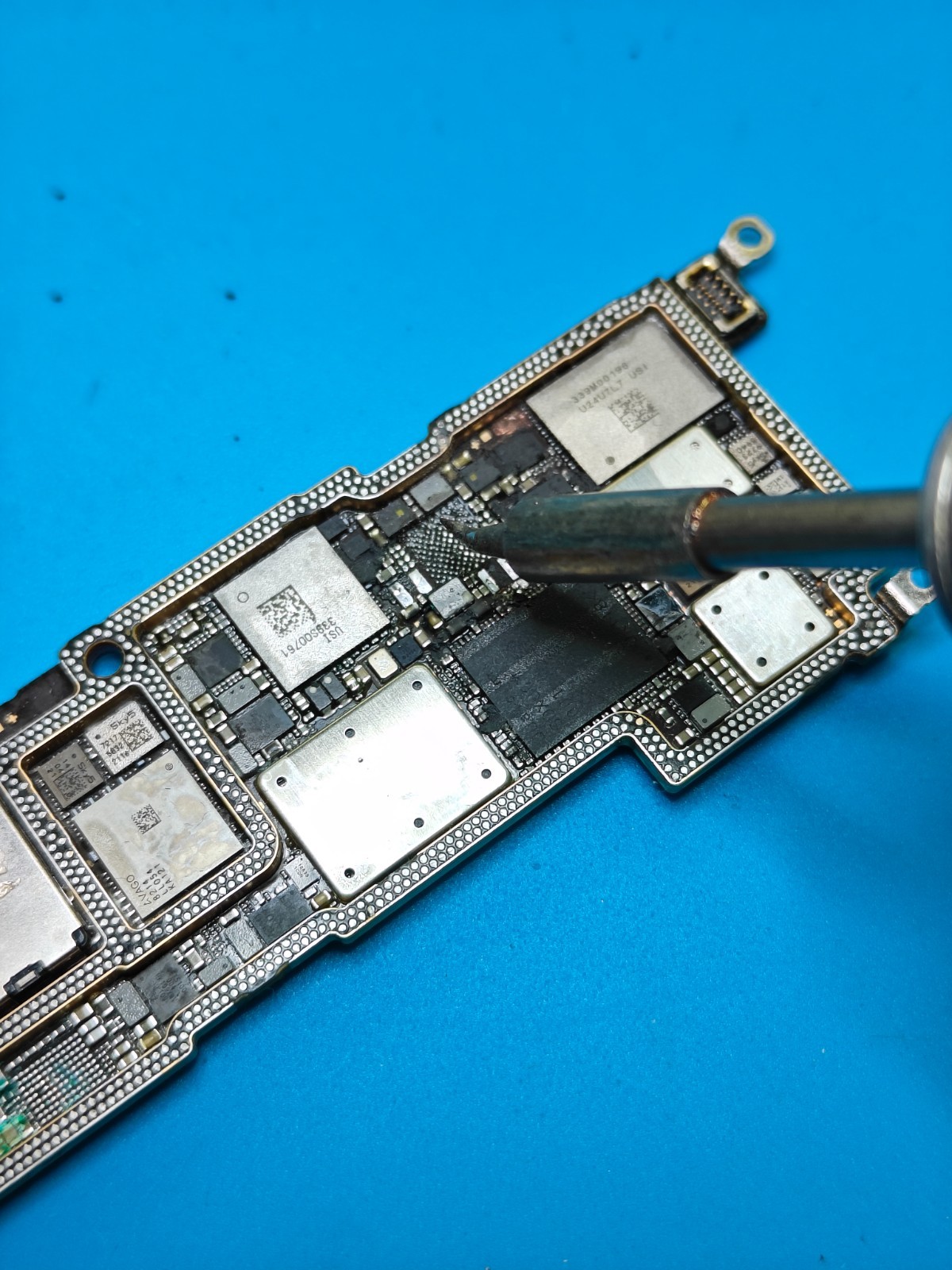 iPhone 13 / 13 Pro Max Charging IC (U2) Logic Board Repair Mail In Service only