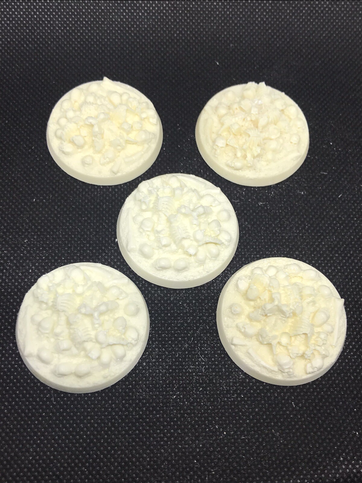 Warhammer Age of Sigmar 40K Custom Bone Field Skulls 40mm round resin bases-Five