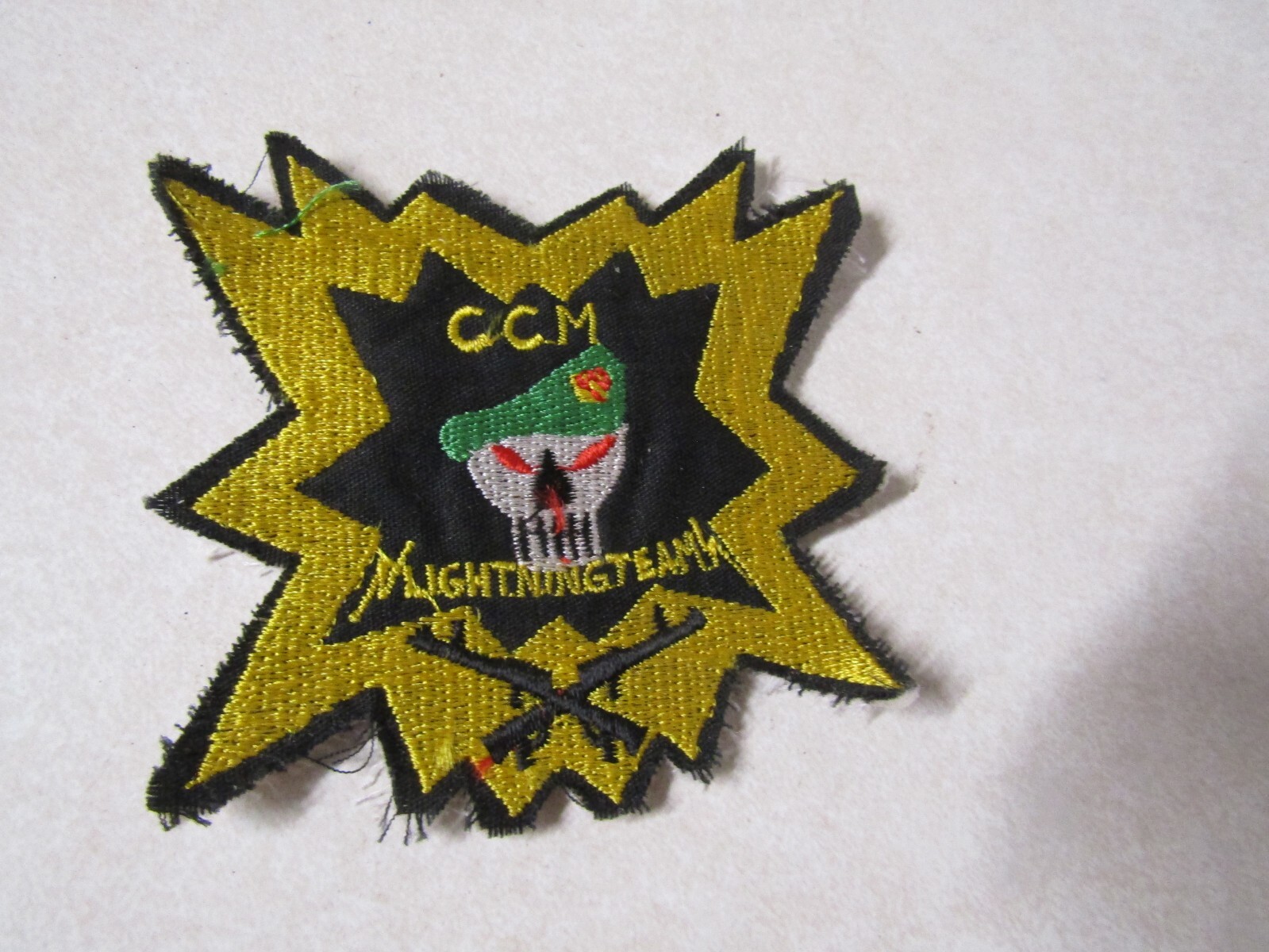 MILITARY PATCH SEW ON OLD VIETNAM ERA SPECIAL FORCES LIGHTENING TEAM