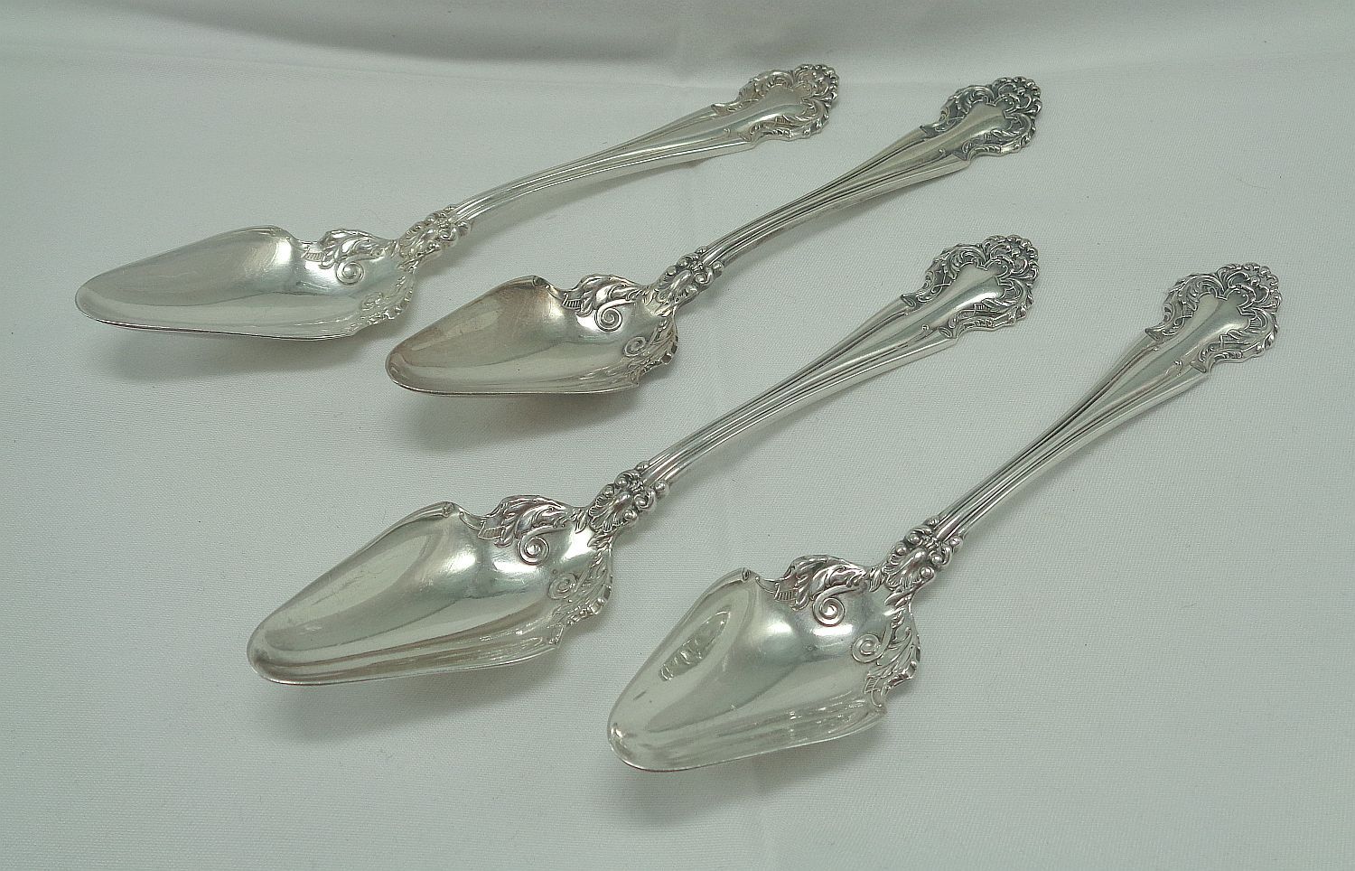Rogers CEDRIC 1906 4 ornate orange fruit spoons