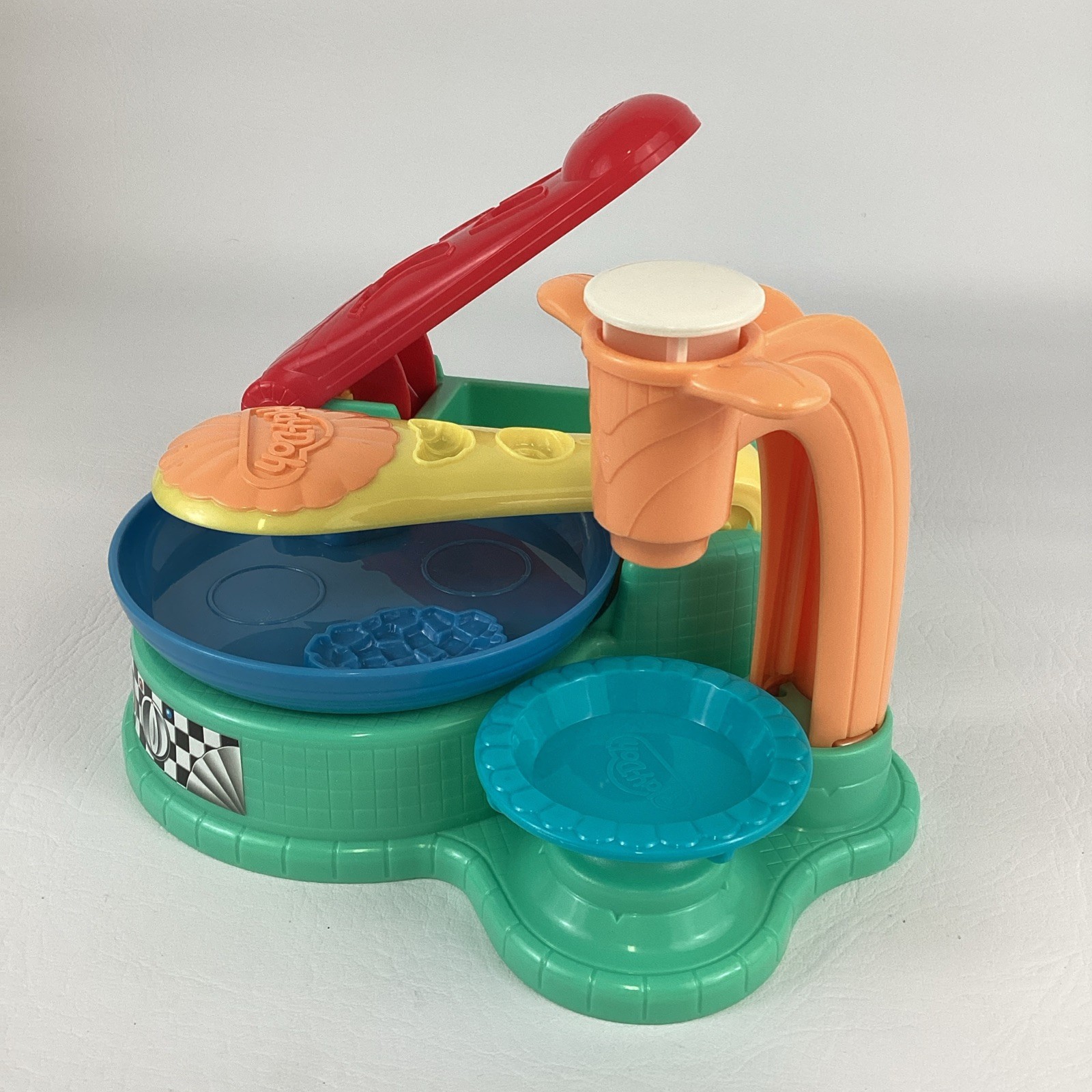 Play-Doh Flip N Serve Breakfast Playset Griddle 2010 Hasbro Kitchen Creations