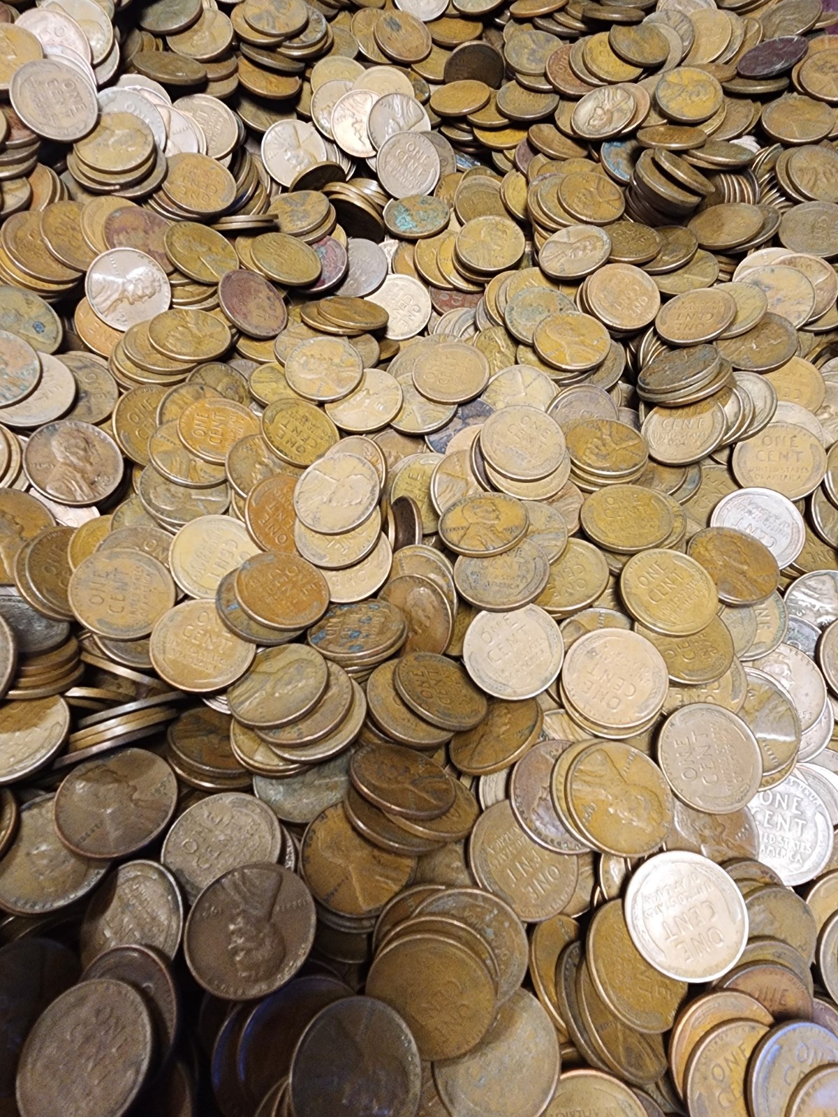 Large Lot Of Unsorted Wheat Pennies