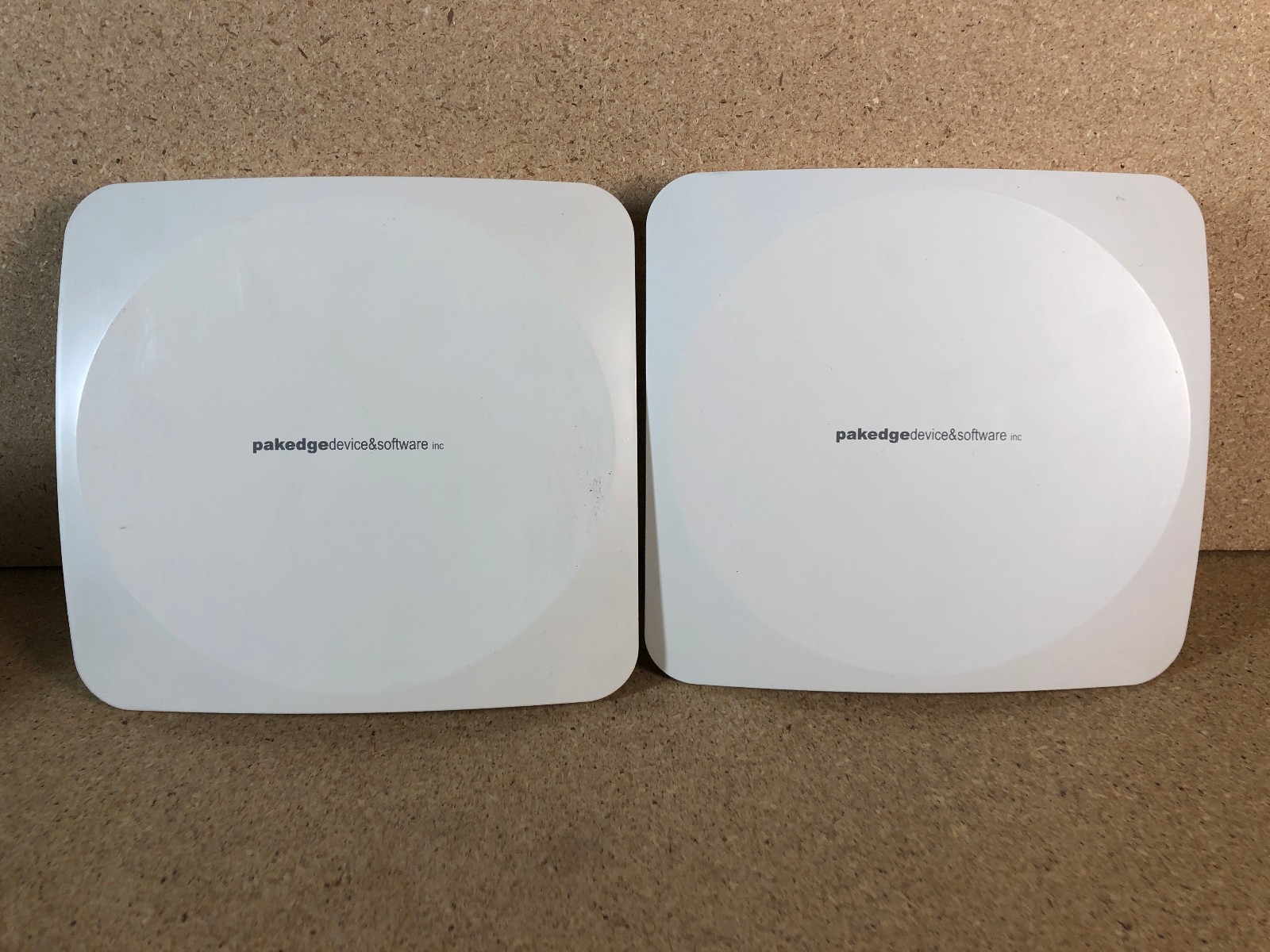 2 Pakedge WK-1 Indoor Wireless Access Point Dual Band White (No AC, NO Mount)