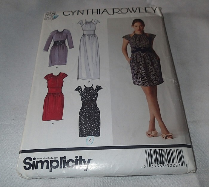 SIMPLICITY PATTERN 2281 ~ MISSES DRESSS ~ SIZES 6 - 8 - 10 - 12 - 14 *UNCUT