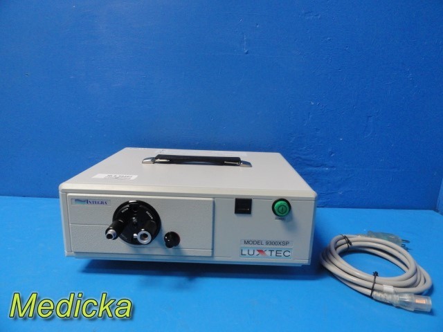 Integra Luxtec 9300XSP Surgical Light Source w/ Headlight & Fier Cable ~ 39207