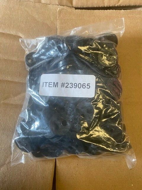(Case of 9,500) Rubber Sham Clip for Peg Hooks, Black, EPDM