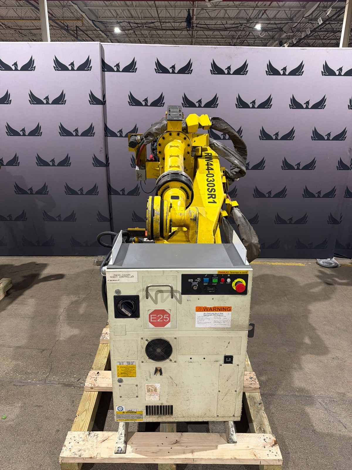 FANUC R‑2000iB/210F Complete w/ R‑30iB Controller USED