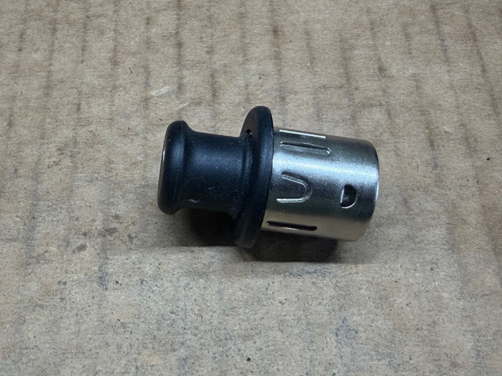 OEM 2006 Kia Sorento Cigarette Lighter Original Part, Like New