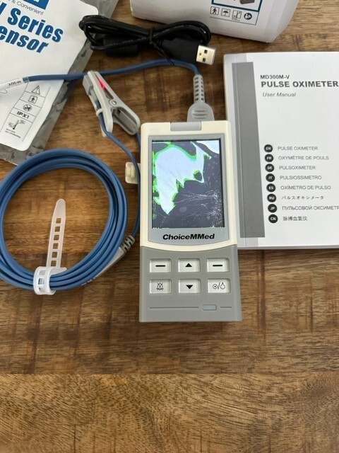ChoiceMMed MD300M-v Handheld Pulse Oximeter Screen Not working FOR PARTS ONLY