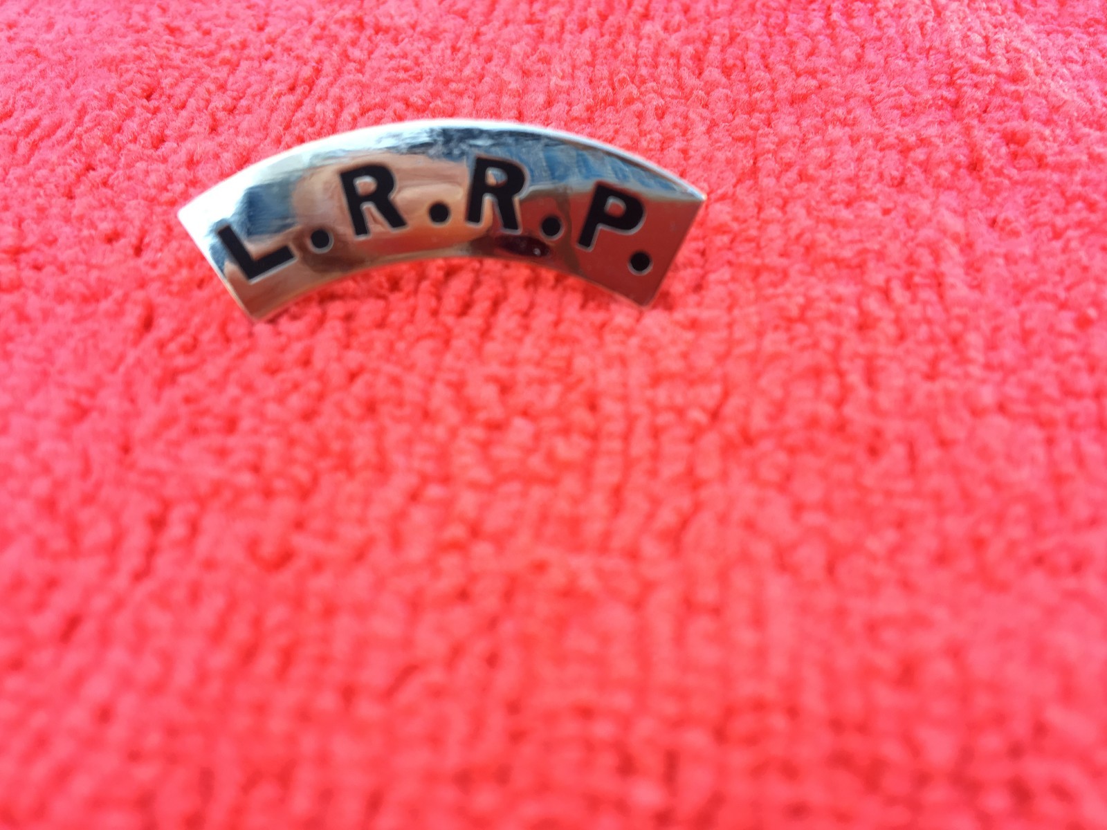 US ARMY LONG RANGE RECON PATROL "L.R.R.P. HAT/LAPEL PIN