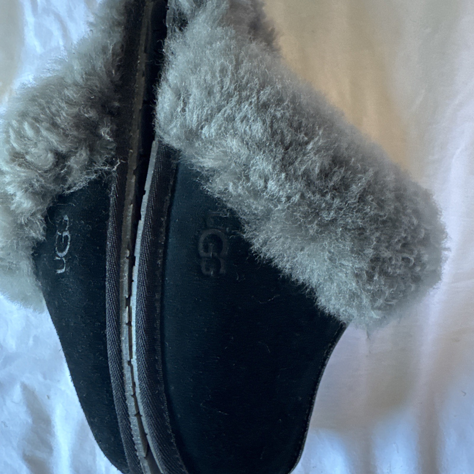 UGG Classic Slipper II