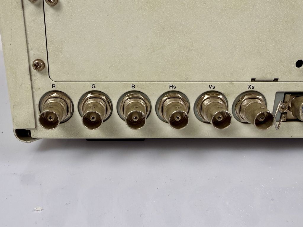 Chroma ATE 2326 Video Pattern Generator RS-232C 16xTTL DVI Analog RGB