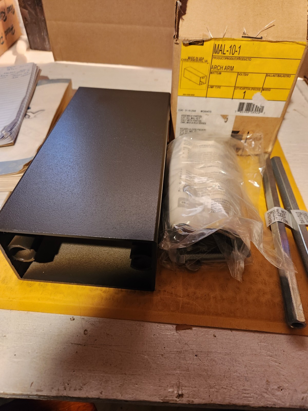 NEW HUBBELL MAL-10-1 ARCH ARM BRONZE FLAT SURFACE FLOOD LIGHT [2915-2916]