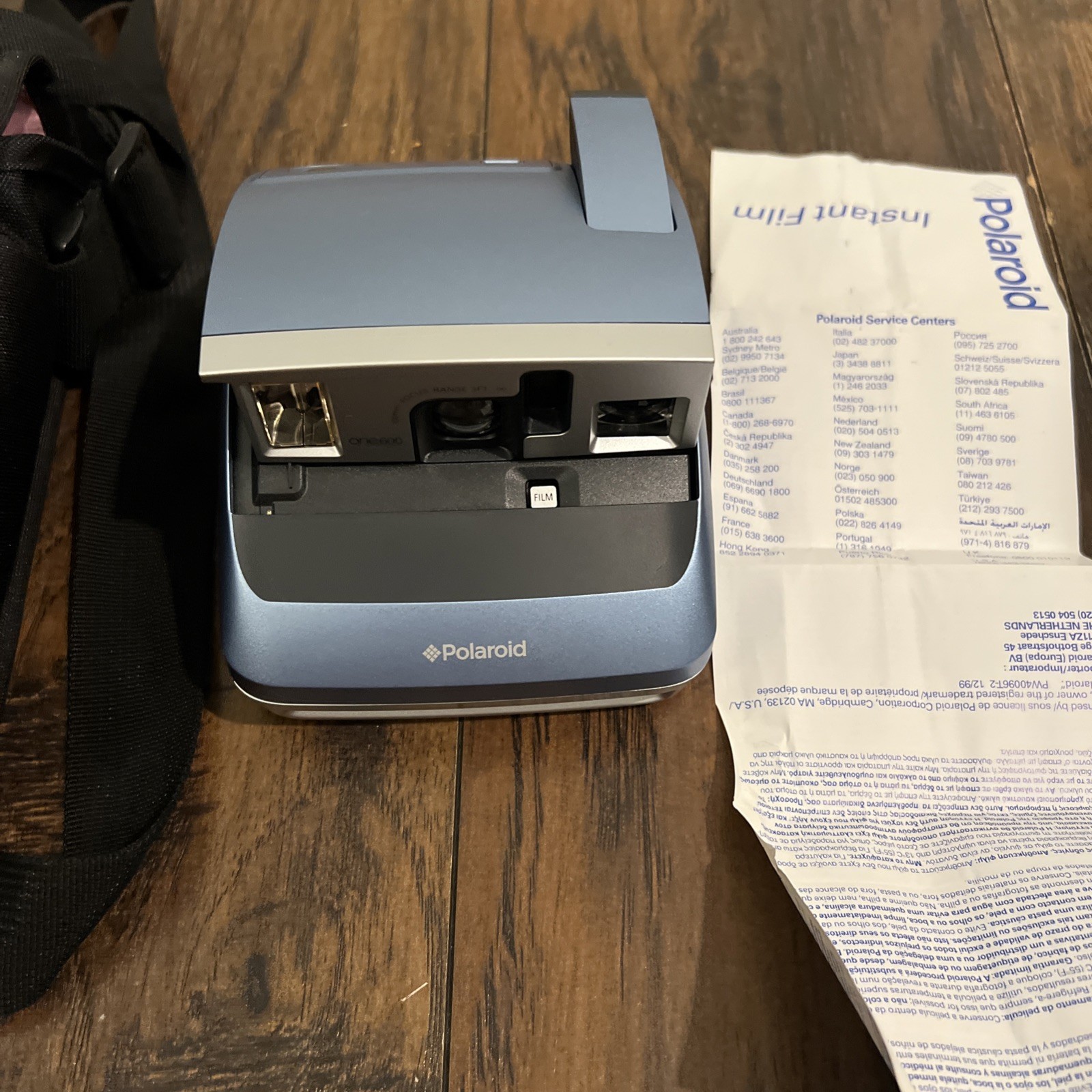 Polaroid One 600 Ultra Instant Camera Auto Flash. TESTED.
