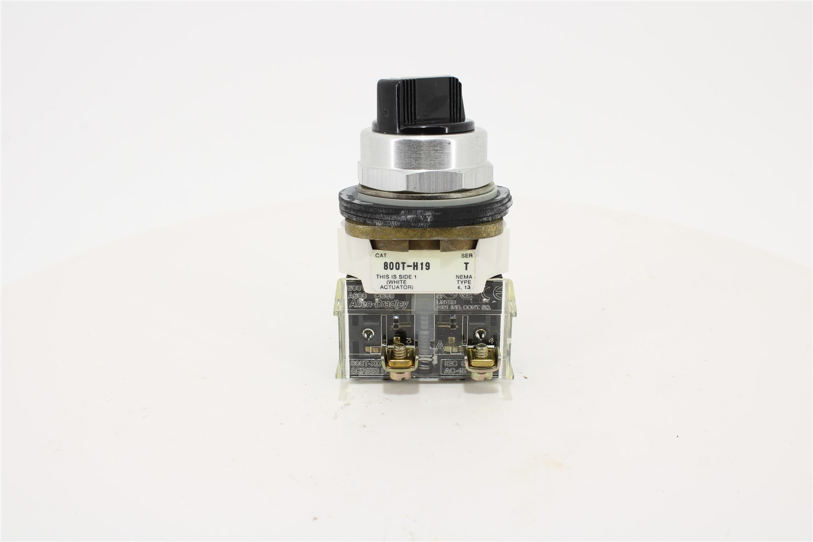 Allen-Bradley 800T-H19D1 Selector Switch | 2-Position | Spring Return | 1 NO