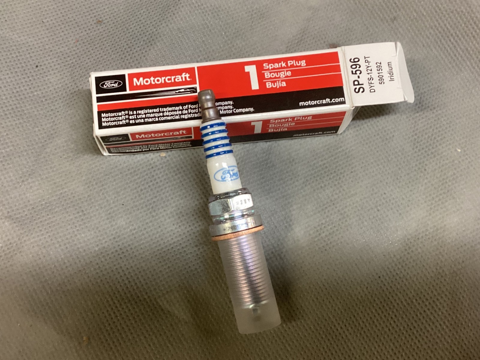 New OEM Genuine Ford Iridium Spark Plug Motorcraft SP-596 DYFS-12Y-PT