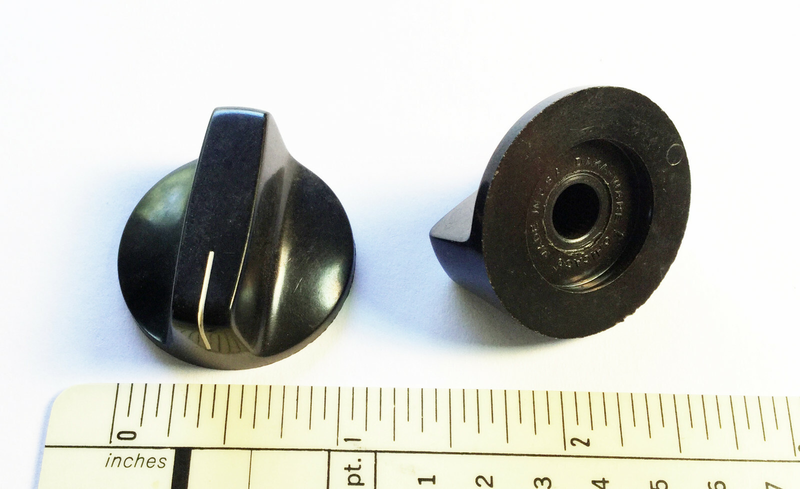 2 NOS Vintage Chicago Daka-Ware Knobs for Magnatones & Other Vintage Amps