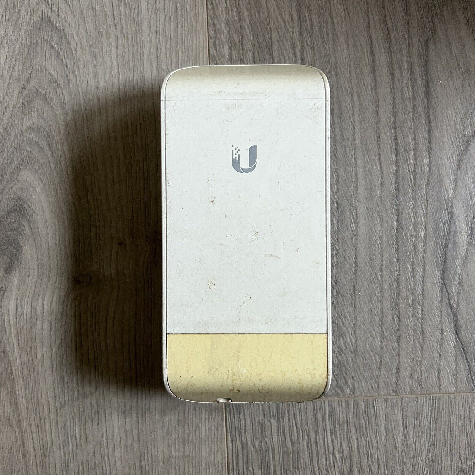 Ubiquiti NanoStation Loco M5 (LocoM5) AirMax 5GHz Indoor/Outdoor 13dBi CPE Radio