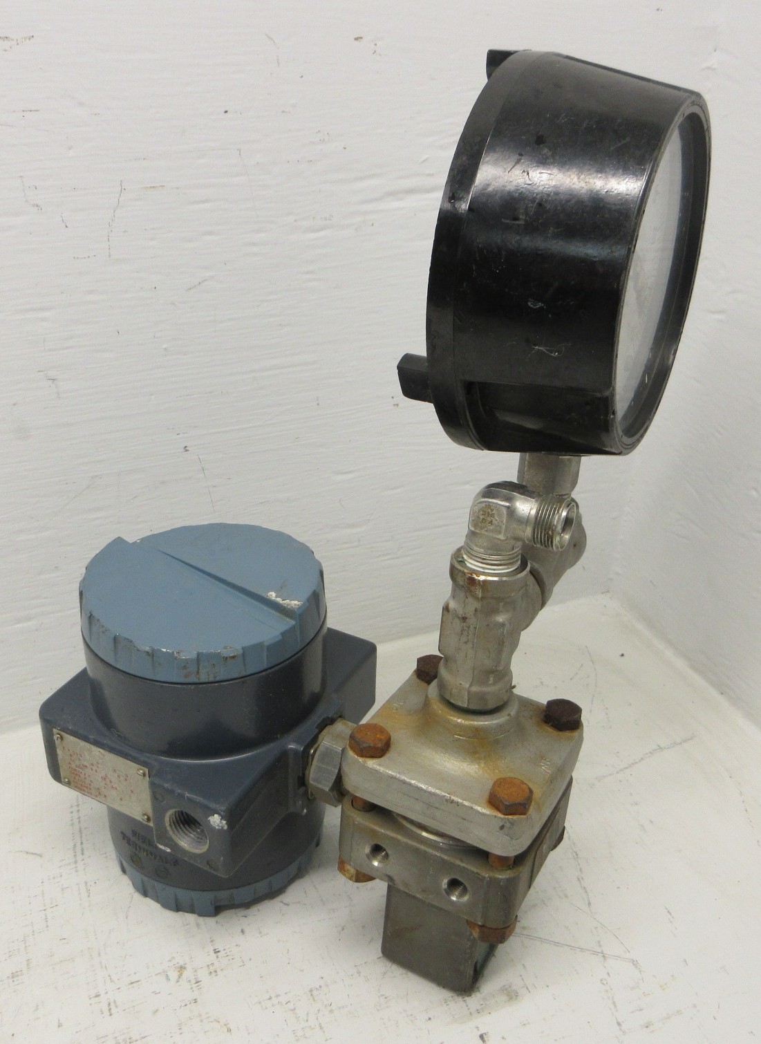 Foxboro 821GM-IS1NL2 Transmitter 50 PSIG + D0135GW Transducer + USG 33020 Gauge