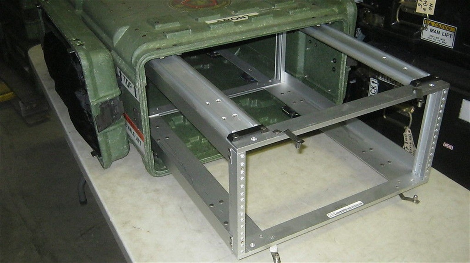 Rackmount 05U 19x24 Slide Out ECS Loadmaster ShockMount Locking Equipment Case 1