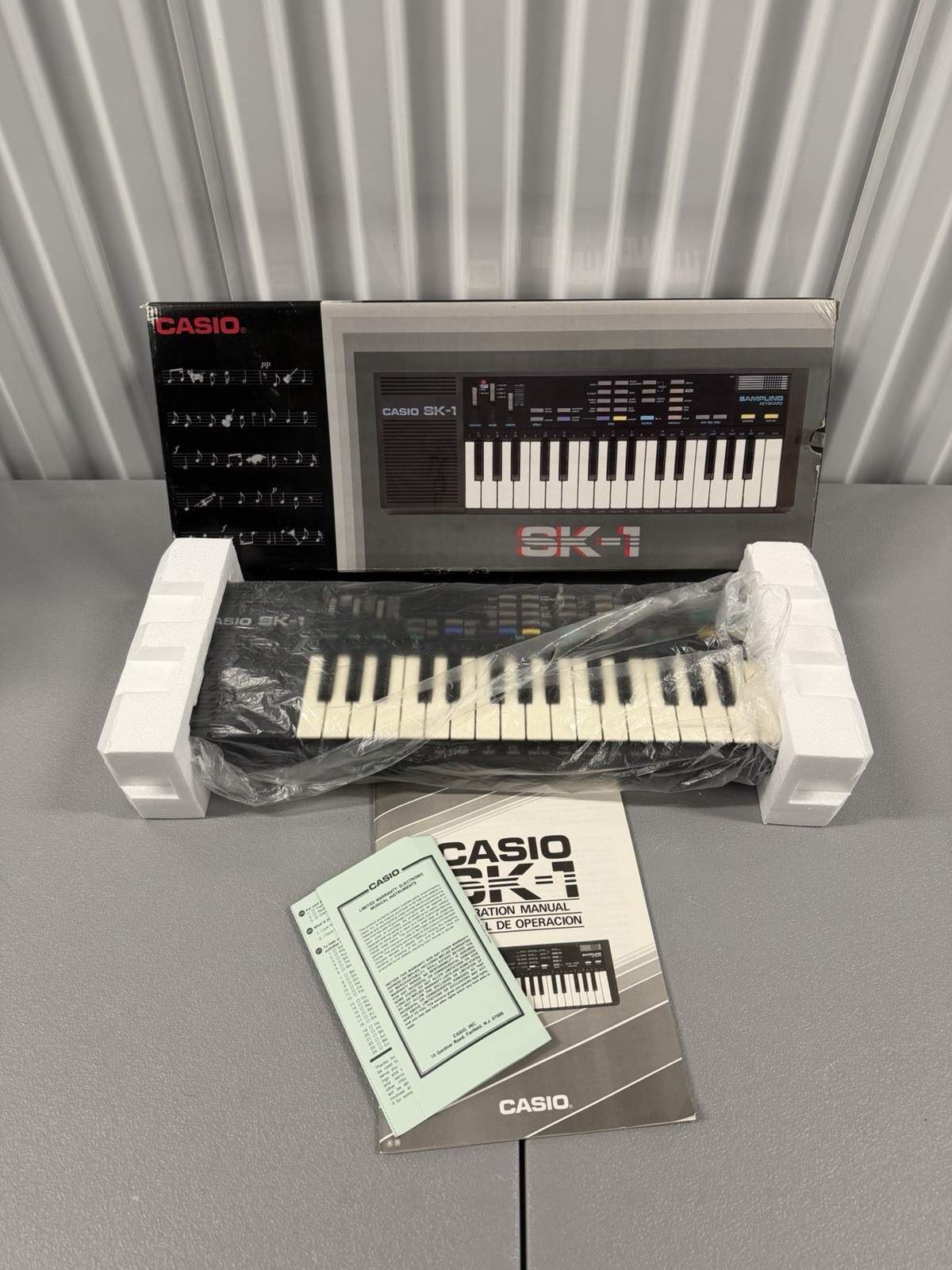 Casio SK-1 32 Key Lo-Fi Sampling Electronic Keyboard Synthesizer Tested/working