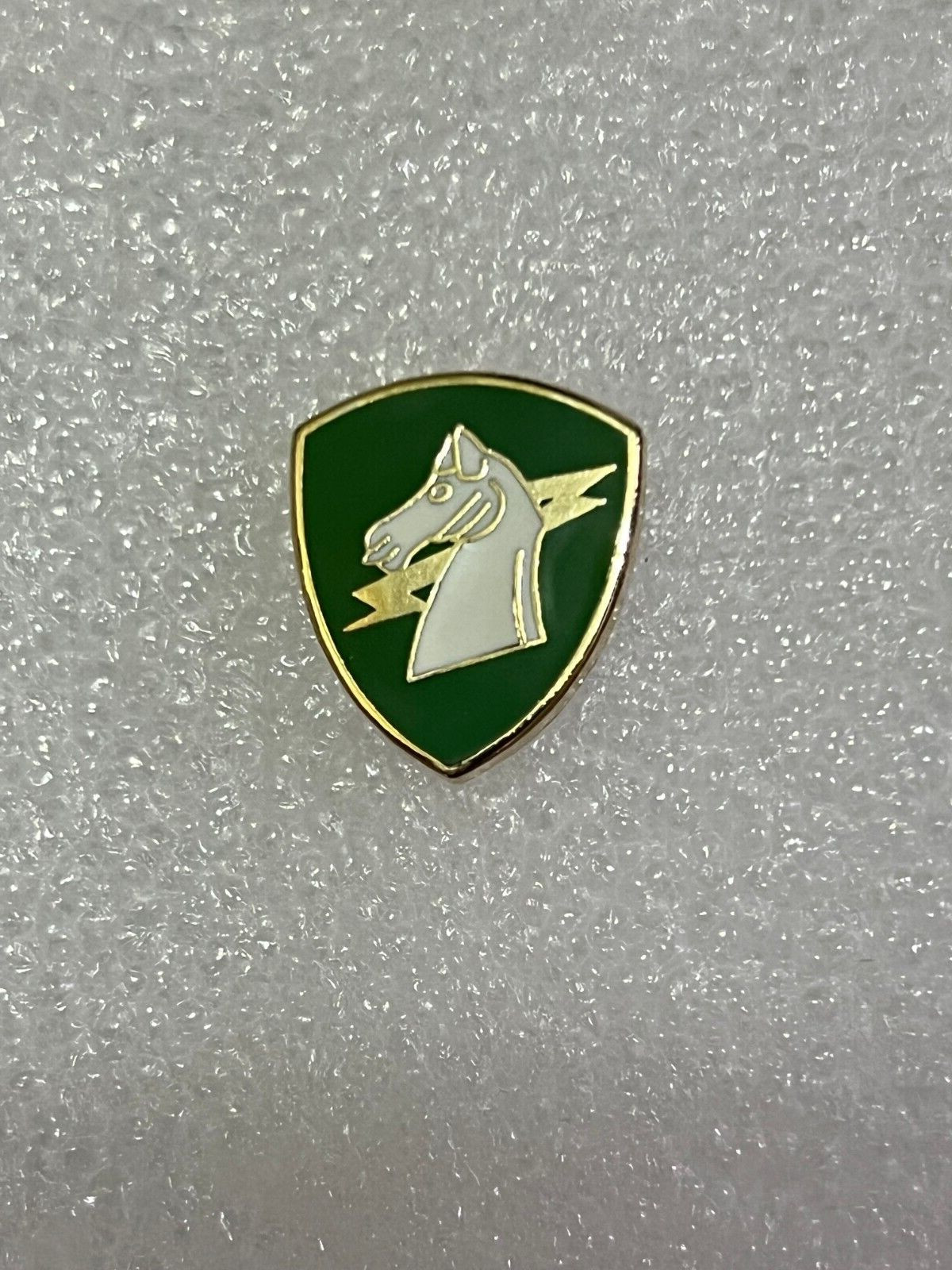 US ARMY 1ST SPECIAL OPERATIONS COMMAND HAT PIN  (EE 12246)