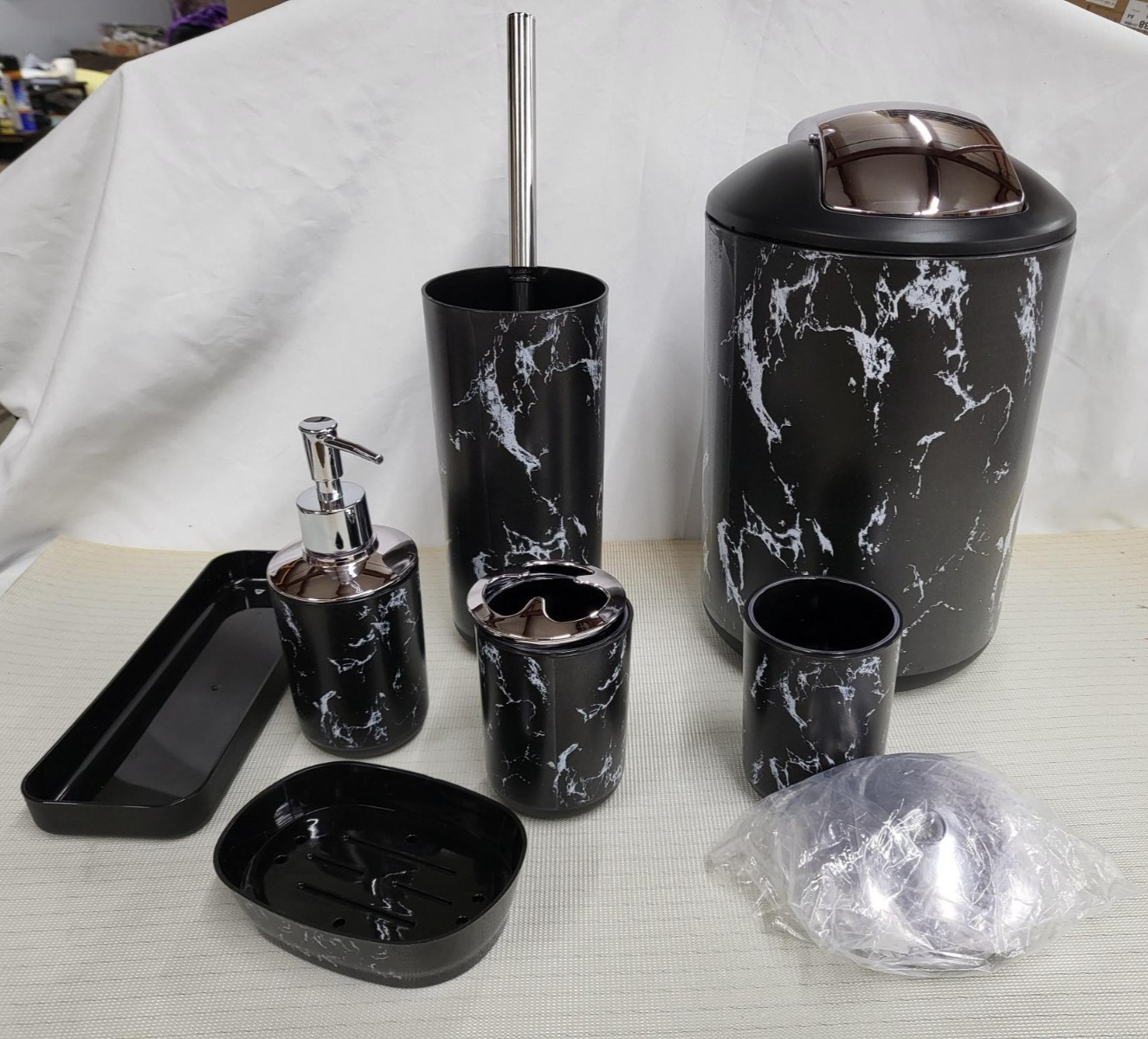 Plastic  7 Piece Bathroom Set Marble Black