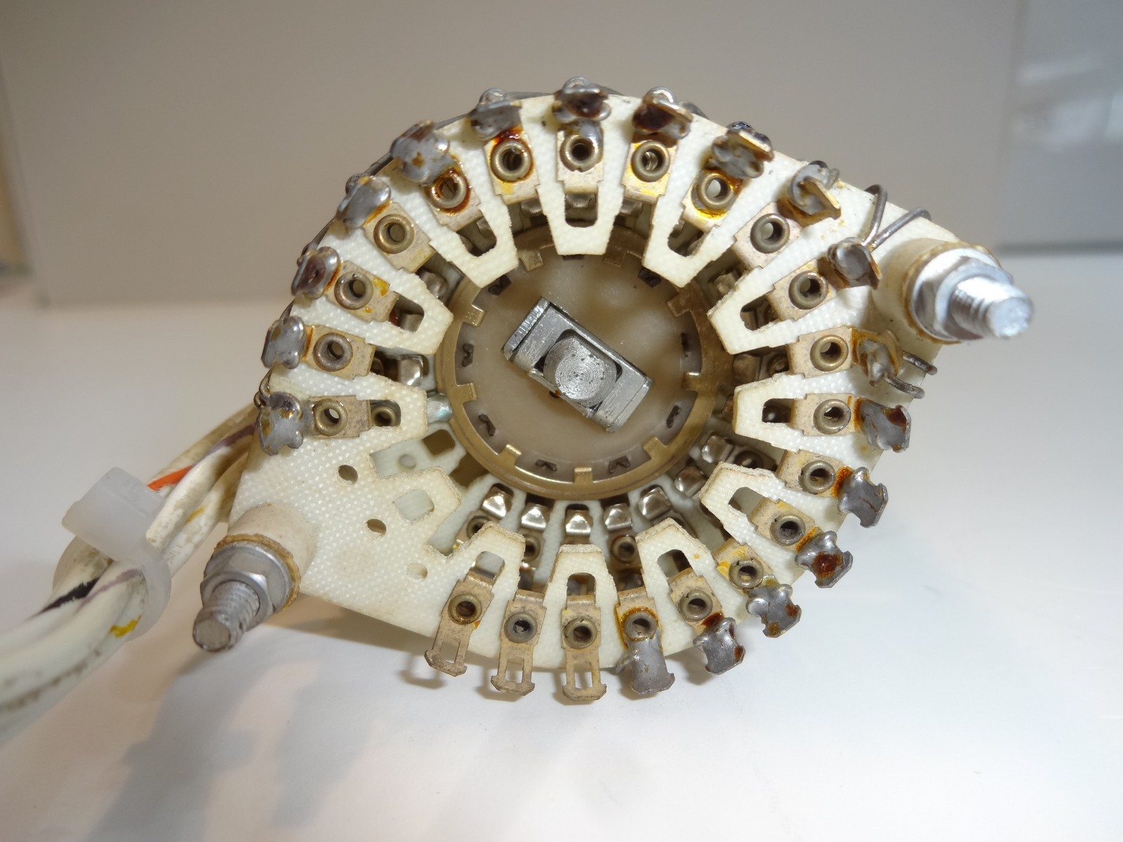 3 Pole 19 Position Rotary Switch with 1% resistors