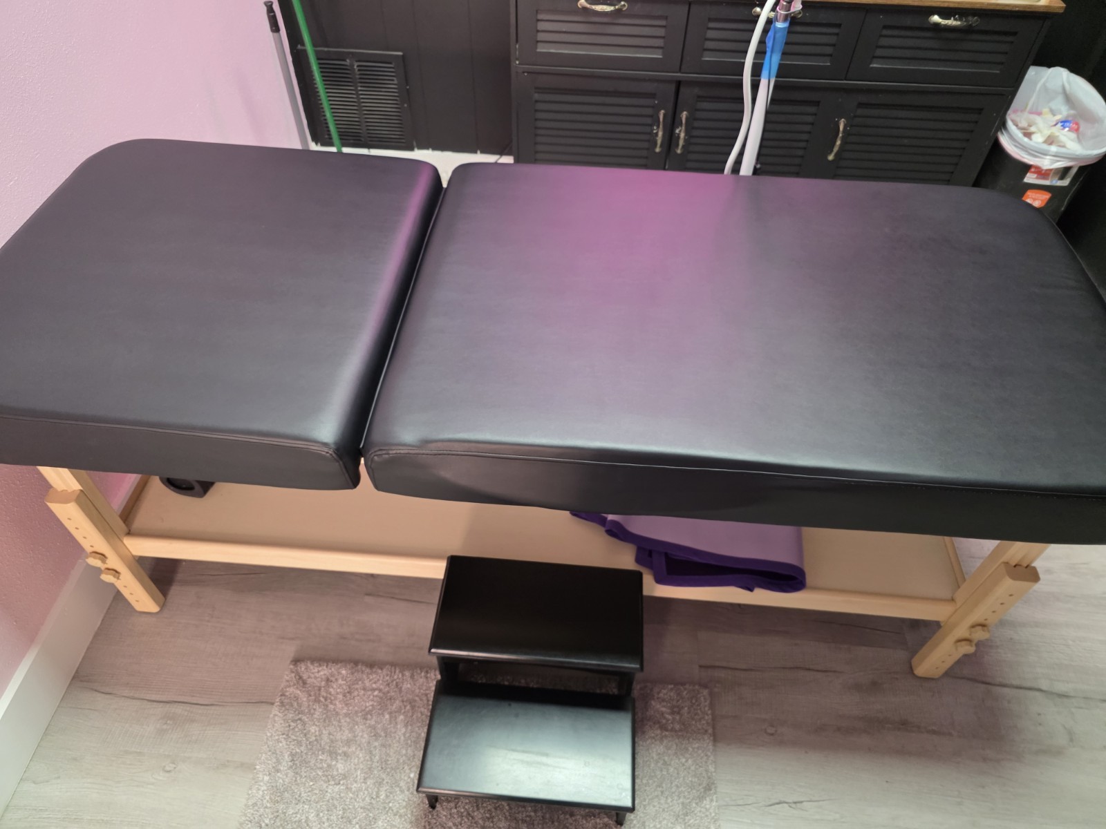 Master Massage Black Massage Table Elevating Lift Back Ergonomic Face Cradle