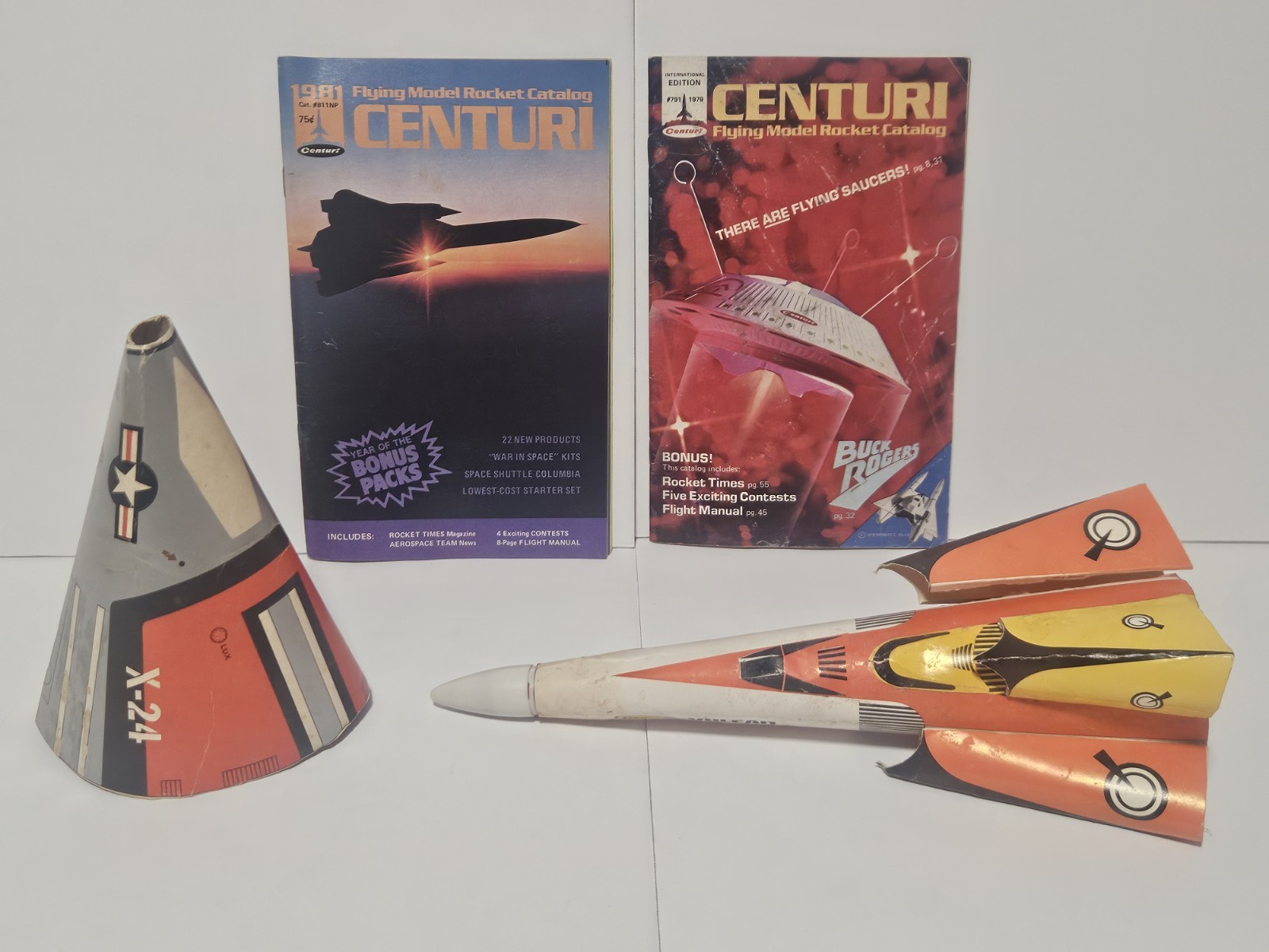 Vintage Centuri Vulcan Flying Model Rocket Lot With X24 1979 & 1981 Catalogs