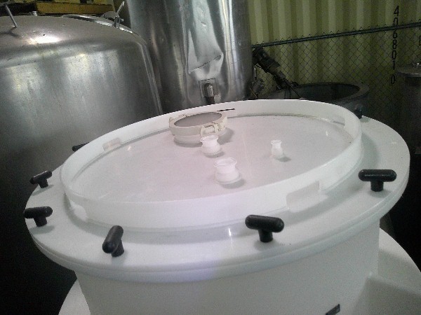 500 liter WM Process POLY Mixing TANK with Cone Bottom Closed Top