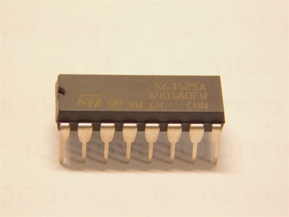 5 STMicroelectronics SG3525A Regulating Pulse Width Modulator ICs 16-PDIP