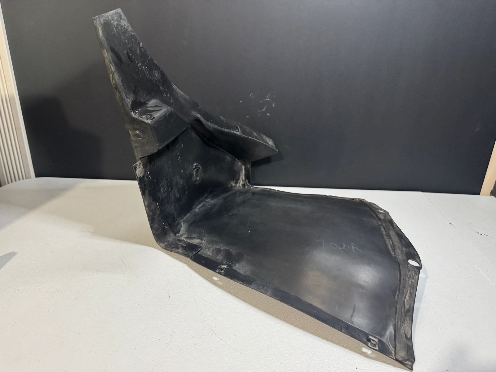 97-04 C5 CORVETTE RIGHT FRONT PASSENGER  WHEEL LINER SPLASH SHEILD OEM #K13